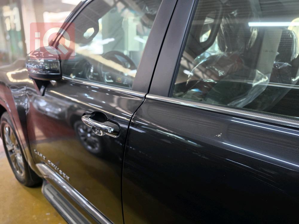 تۆیۆتا لاند کروزەر